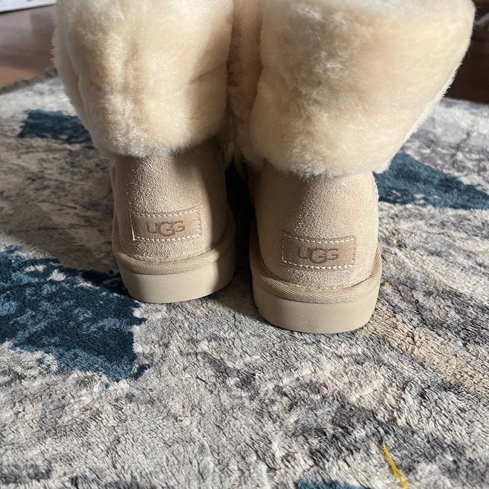 UGG Saniya Shearling Mini - Picture 2 of 3